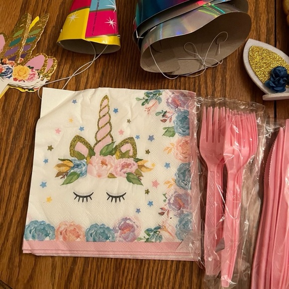 98 pc Unicorn Party Supplies Set - Pink and Gold - Picture 8 of 10